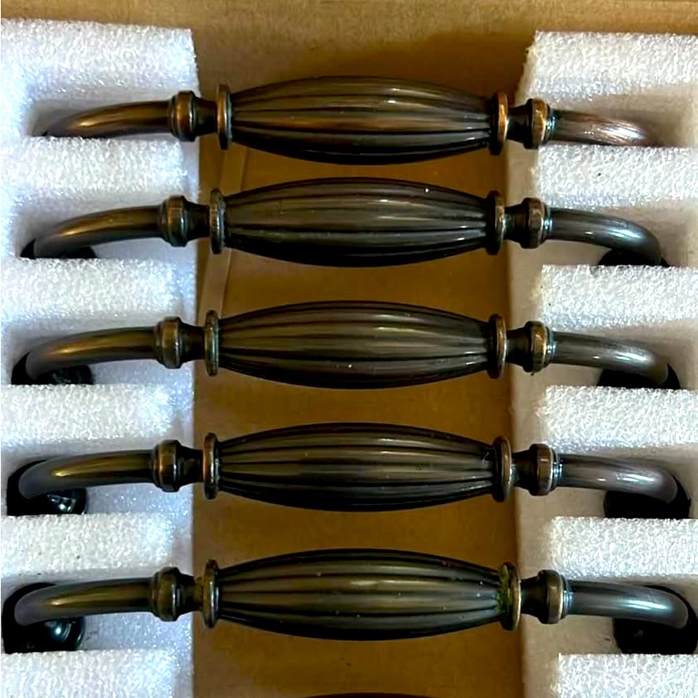 Set of 14 vintage cabinet pulls